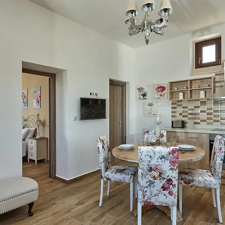 Orelia Cretan Deluxe Apartments Kamilari Exterior photo